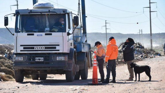 Plottier blinda su basural para evitar que sigan tirando residuos