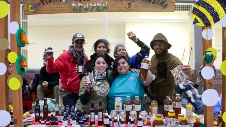 Una cooperativa que apuesta al trabajo en comunidad con miel, hongos y medicina natural | LM Neuquen Una cooperativa que apuesta al trabajo en comunidad con miel, hongos y medicina natural