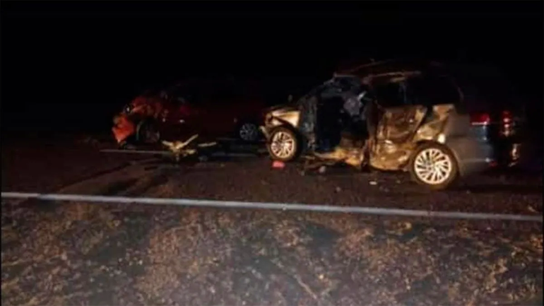 Así quedaron los automóviles tras el accidente. Flores murió, al igual que su esposa y su cuñado. Así quedaron los automóviles tras el accidente. Flores murió, al igual que su esposa y su cuñado.