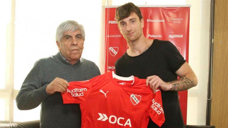 El venezolano firmó por dos años y es el segundo refuerzo del Rojo.