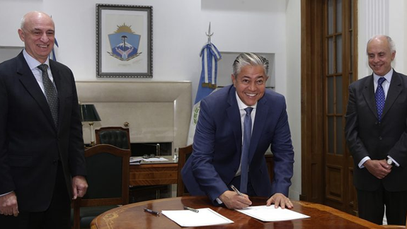 Exxon se sumó al plan provincial de becas Gregorio Álvarez
