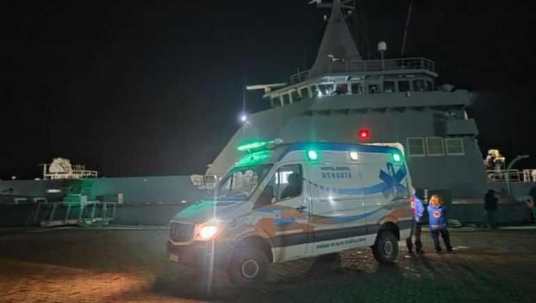 Trágico final en el rescate de un turista que se descompensó en pleno crucero en Ushuaia