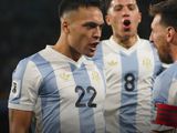 Lautaro Martínez festeja con Messi, que lo asistió en el único gol de la noche. 