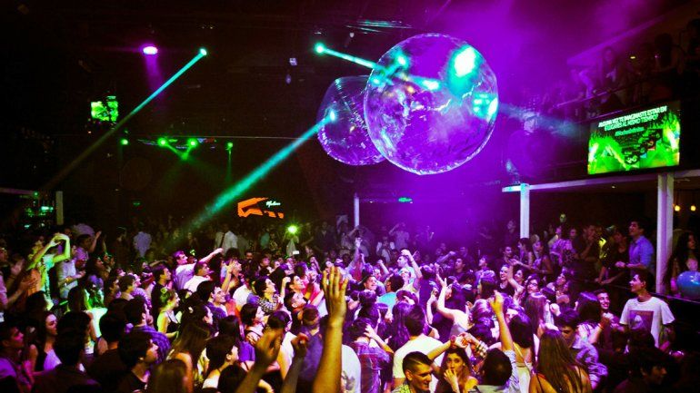 Los intendentes no quieren menores dentro de los boliches