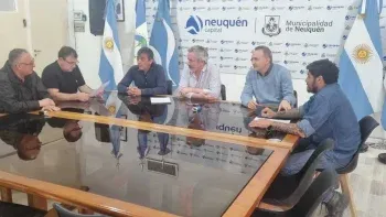 Firma del aumento salarial para Sitramune. Gentileza.