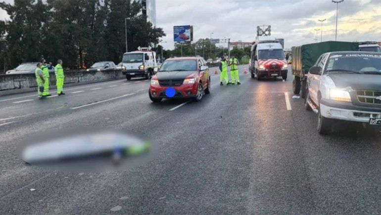 Se le rompió la camioneta, bajó a revisarla y murió atropellado