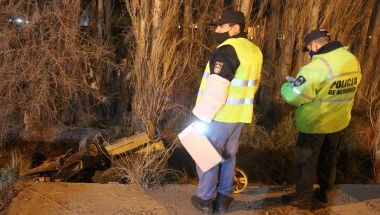 El vuelco tuvo lugar en la Ruta 7. La conductora iba en dirección Neuquén Centenario. 
