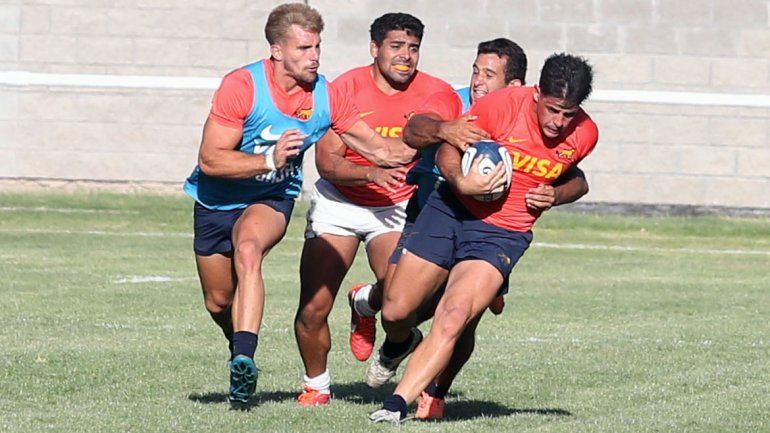 Argentina XV entrenó en cancha del Azul con presencia zonal