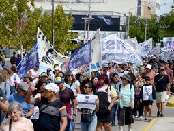 en 25 fotos: asi fue la marcha contra la reforma laboral en neuquen en 25 fotos: asi fue la marcha contra la reforma laboral en neuquen