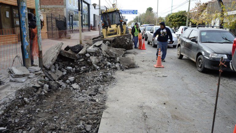 Operarios municipales trabajaron ayer en la obra.