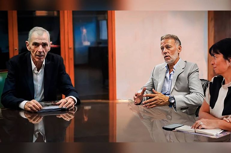 El secretario de Energía de Nación, Eduardo Rodríguez Chirillo, junto al ministro de Infraestructura de Neuquén, Rubén Etcheverry, y la secretaria de Energía de Río Negro, Andrea Confini. El secretario de Energía de Nación, Eduardo Rodríguez Chirillo, junto al ministro de Infraestructura de Neuquén, Rubén Etcheverry, y la secretaria de Energía de Río Negro, Andrea Confini.