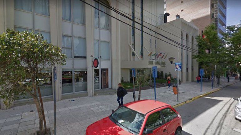 Atrapan a un turista chileno que se fue de un hotel sin pagar la cuenta
