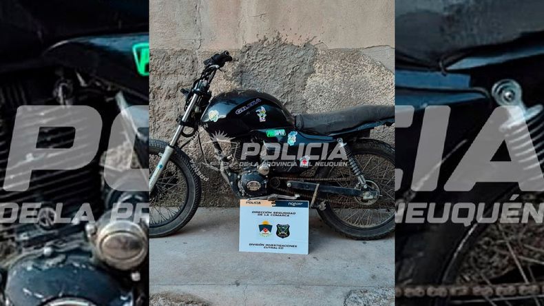 Recuperaron una moto robada que había sido abandonada en Plaza Huincul | LM Neuquen Recuperaron una moto robada que había sido abandonada en Plaza Huincul