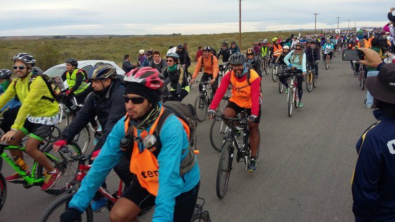 Arrancó la bicicleteada a 10 años del asesinato de Carlos Fuentealba