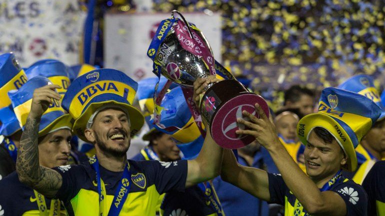 Benedetto hizo un doblete ante Unión y fue el goleador del torneo. El campeón festejó con sus compañeros el título conseguido.