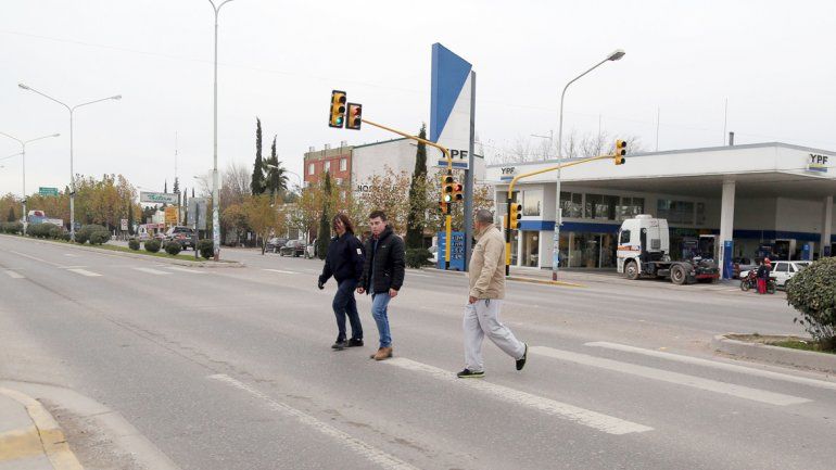 La Policía intenta determinar cuál de los dos vehículos cruzó en rojo.