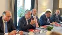 El gobernador, junto a autoridades de España.