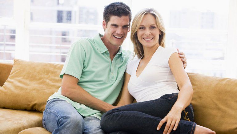 Cubbing: el placer de una relación en la que ella es mayor que él