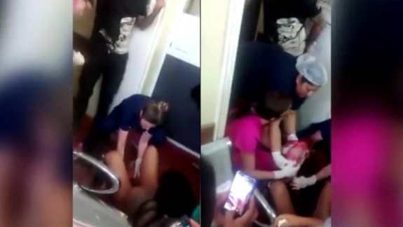 La hicieron esperar y dio a luz en el piso: así fue el momento