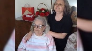 Stella Maris Natalini, de 62 años, y su mamá Lidia Tapia de 87, fueron asesinadas a puñaladas en su departamento de las 400 Viviendas. Un vecino fue detenido por el hecho. Stella Maris Natalini, de 62 años, y su mamá Lidia Tapia de 87, fueron asesinadas a puñaladas en su departamento de las 400 Viviendas. Un vecino fue detenido por el hecho.