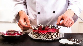 un estafador ofrecia cursos de pasteleria en la ciudad y se fugo con todo el dinero un estafador ofrecia cursos de pasteleria en la ciudad y se fugo con todo el dinero