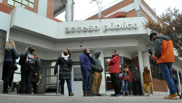 Castro Rendón: la vigilia de docentes y familiares de Mónica