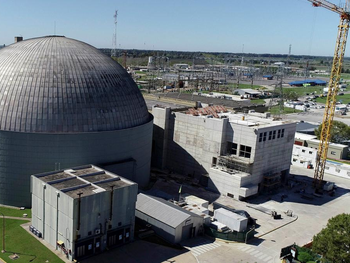 Argentina cubre reactores locales y exporta concentrado. Integra litio (baterías), cobre (redes) y uranio (nuclear) en transición energética. Argentina cubre reactores locales y exporta concentrado. Integra litio (baterías), cobre (redes) y uranio (nuclear) en transición energética.