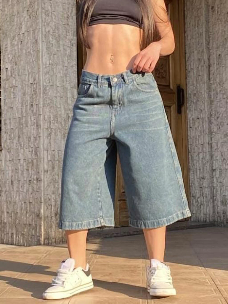 Las bermudas tienen diversos diseños y estilos. Las bermudas tienen diversos diseños y estilos.