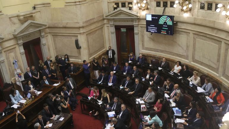 Tensión en Diputados: gritos y escándalo antes de la marcha al Congreso