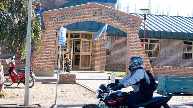 La madre de los chicos se presentó el sábado por la noche en el hospital de Centenario