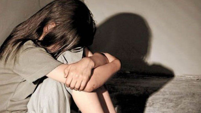 Las imágenes difundidas muestran a niños desnudos en poses sugerentes.