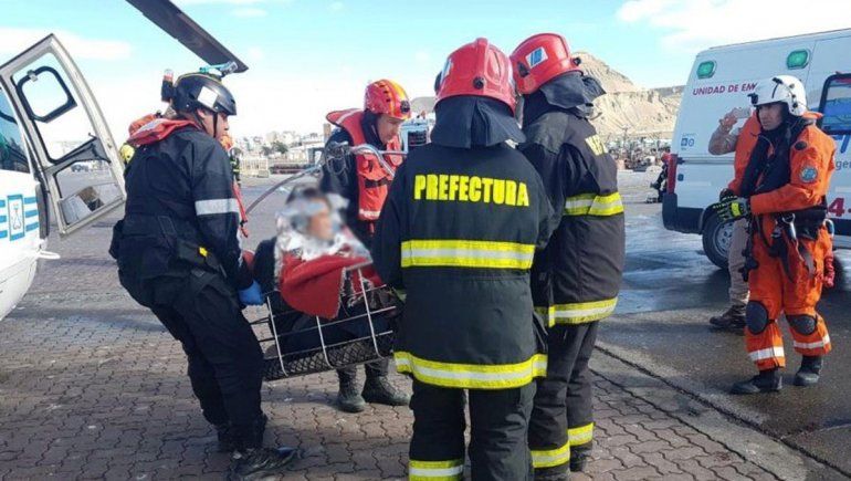 Prefectura aeroevacuó a un tripulante de un pesquero que sufría un ACV y le salvó la vida