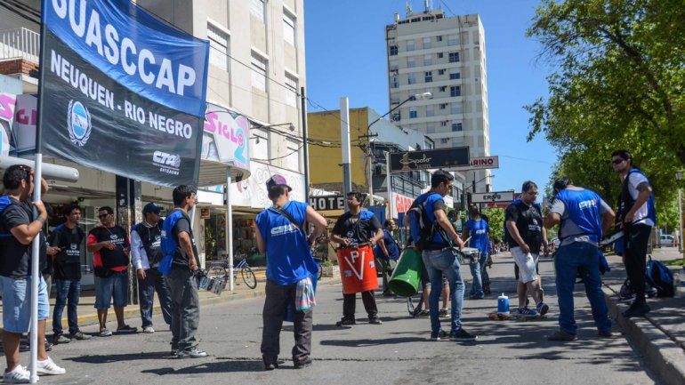 Vigiladores cortaron la avenida Olascoaga en reclamo de mejoras