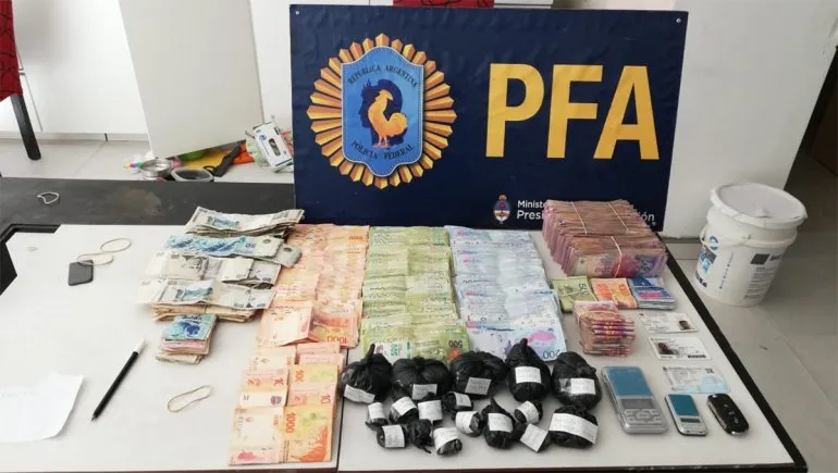 Parte de los elementos secuestrados a la banda de Asef. Parte de los elementos secuestrados a la banda de Asef.