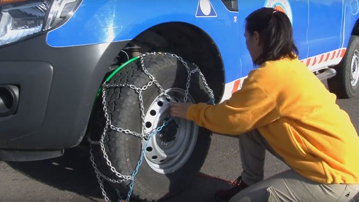 Ejecución Día del Maestro sencillo Cómo se colocan las cadenas para nieve en las ruedas de los autos?