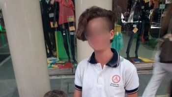 la prohibieron el ingreso a clases por la matorra en la cabeza