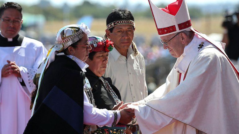 La Conferencia Episcopal bancó a Francisco y cuestionó a los medios
