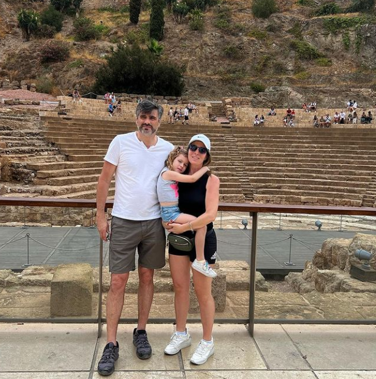 La periodista recorrió los restos arqueológicos de Málaga y visitó el antiguo teatro romano.