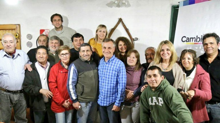 Schlereth hace suya la estrategia de estar cara a cara con vecinos.