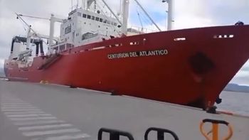 El buque pesquero Centurión del Atlántico impactó dos veces contra el muelle del puerto de Ushuaia. El buque pesquero Centurión del Atlántico impactó dos veces contra el muelle del puerto de Ushuaia.