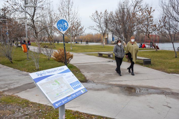 Uno de los atractivos en la ciudad para los turistas son las visitas al río Limay y Parque Norte organizadas por las Municipalidad.