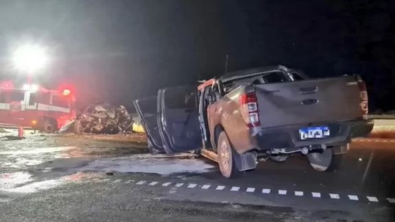 El empresario hotelero de Chubut, Walter March, chocó con su camioneta al VW Gol en el que viajaban un comerciante de Caleta Olivia con sus dos pequeñas hijas y su hermana.
