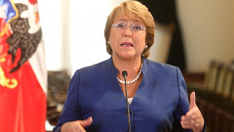 Bachelet ordenó quitarles la visa a diplomáticos bolivianos.