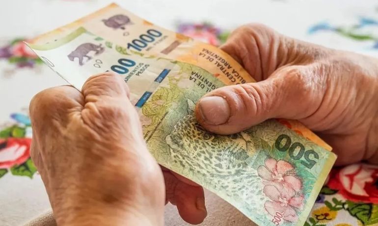 La abuela de La Pampa tenía que cobrar la ínfima suma mensual de 3.000 pesos. Pero no le pagaban ni eso. La abuela de La Pampa tenía que cobrar la ínfima suma mensual de 3.000 pesos. Pero no le pagaban ni eso.