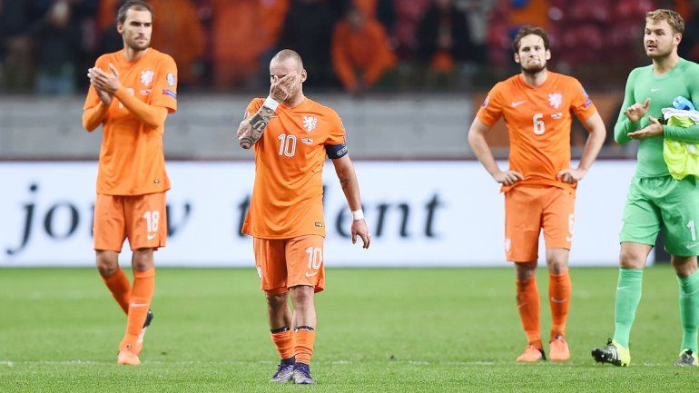 La historia se repite para Holanda: otra vez fuera de una Euro en Francia.
