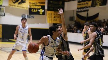 Club Plottier y otra victoria que lo posiciona como escolta de los líderes. Fotos: Claudio Espinoza Club Plottier y otra victoria que lo posiciona como escolta de los líderes. Fotos: Claudio Espinoza