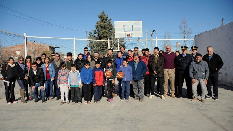 Avanza la remodelación de un playón deportivo