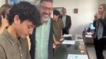 El menor de 15 años fue adoptado por una pareja de pastores. El menor de 15 años fue adoptado por una pareja de pastores.