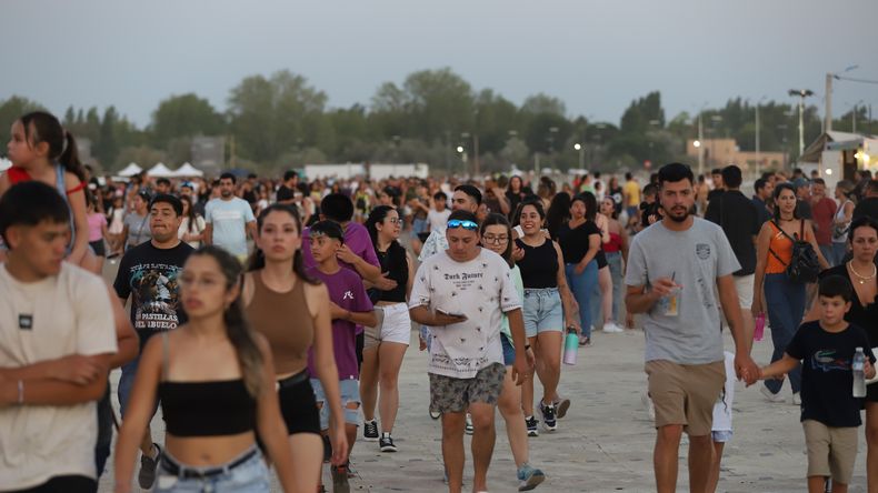 La Fiesta de la Confluencia se convirtió en la cita más convocante de la región. | LM Neuquen La Fiesta de la Confluencia se convirtió en la cita más convocante de la región.