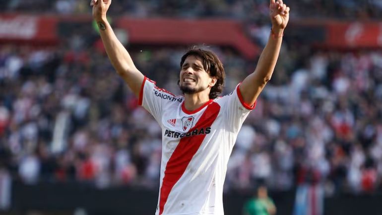 Luciano Vella jugó en River en la época del ascenso Luciano Vella jugó en River en la época del ascenso
